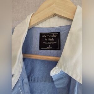 Abercrombie & Fitch white collar shirt